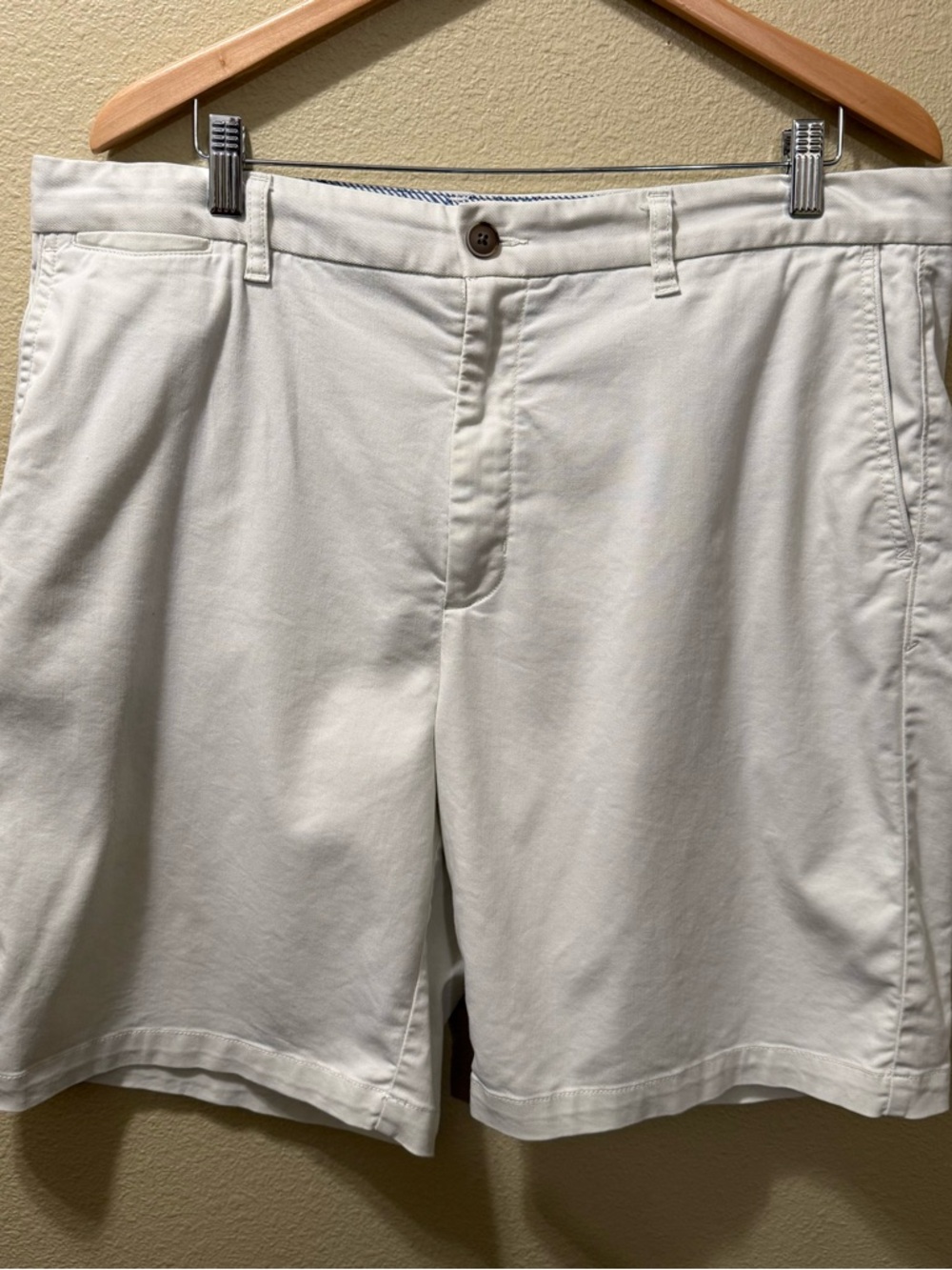Men’s Size 38 Tommy Bahama Light Beige Spray Boracay Island Chino Shorts